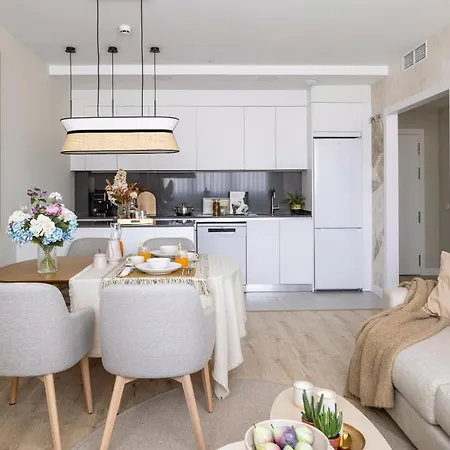 Sky Tower 3 Bedrooms 2 Bathrooms * Malaga