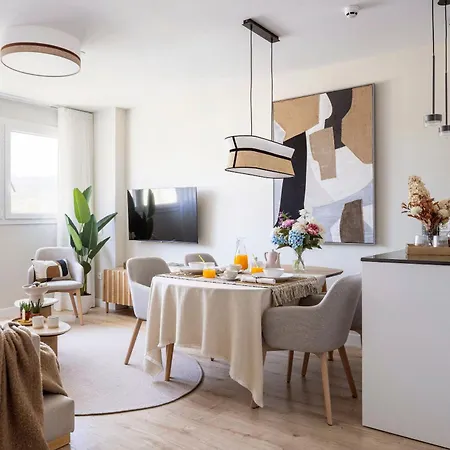Sky Tower 3 Bedrooms 2 Bathrooms Apartment Malaga