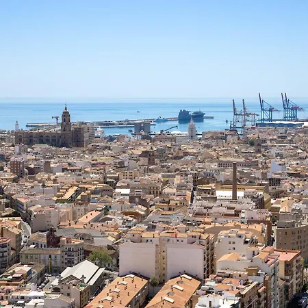 Sky Tower 3 Bedrooms 2 Bathrooms Apartment Malaga