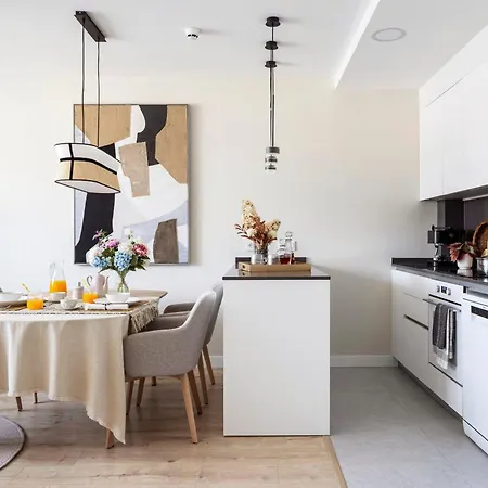 Sky Tower 3 Bedrooms 2 Bathrooms Apartment *